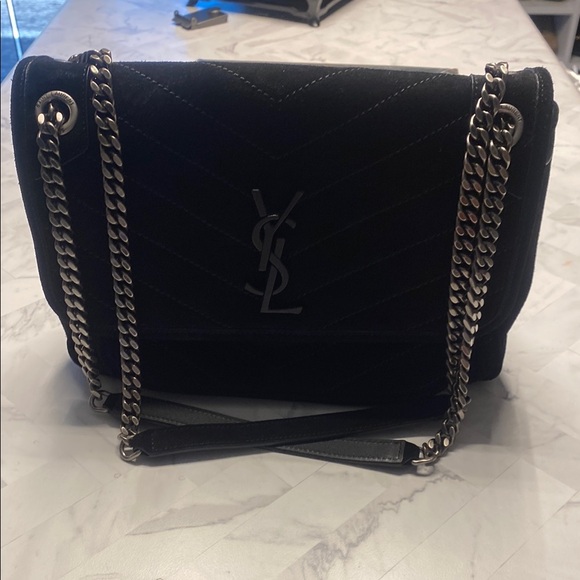 Black suede bag with nice silver chain strap - Picture 2 of 7